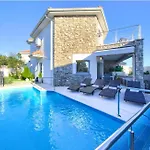 펜션 House With A Swimming Pool Krk - 23580