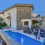 펜션 House With A Swimming Pool Krk - 23580 크르크