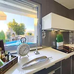 펜션 House With A Swimming Pool Krk - 23580 크르크
