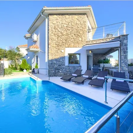 펜션 House With A Swimming Pool Krk - 23580