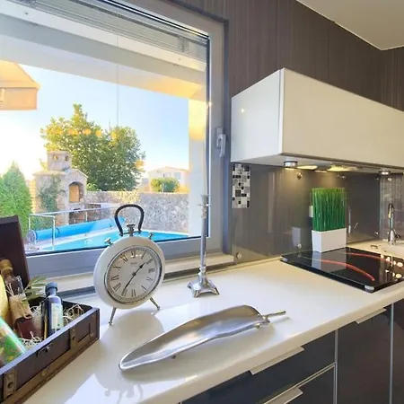 בית נופש House With A Swimming Pool Krk - 23580 קרק