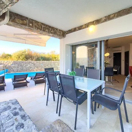 House With A Swimming Pool Krk - 23580 בית נופש *